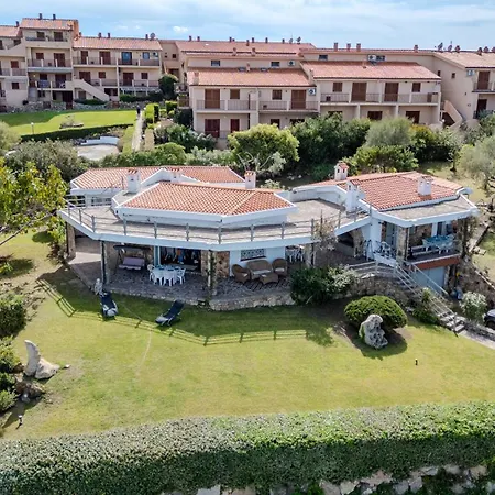 Будинок відпочинку Elena Fronte Mare Bados- Pittulongu- Golfo Aranci *